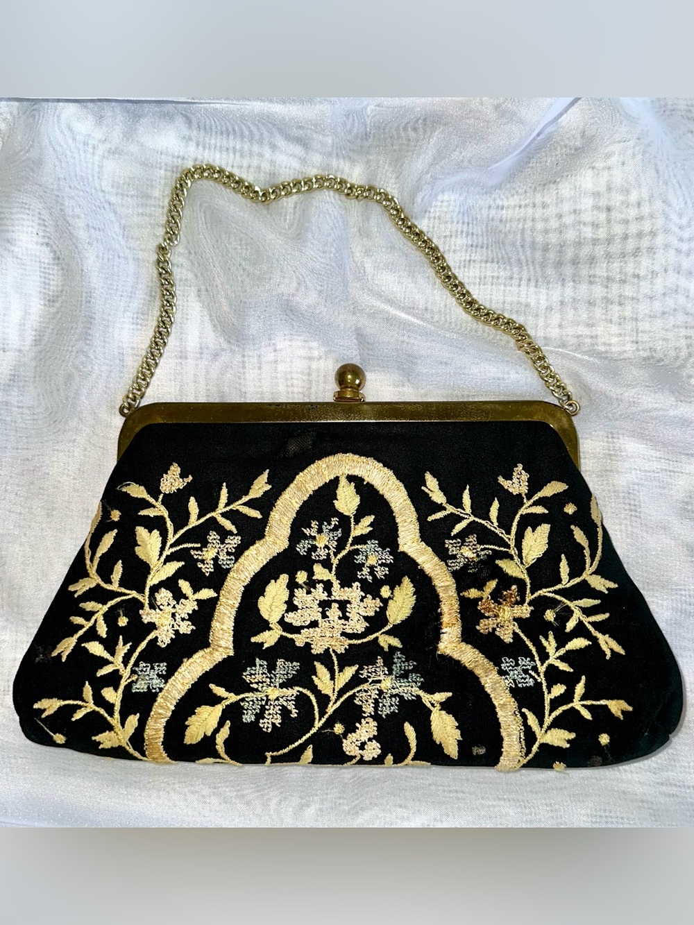 Vintage 50s Black Gold Embroidered Satin Kiss Lock Evening Clutch Chain Purse